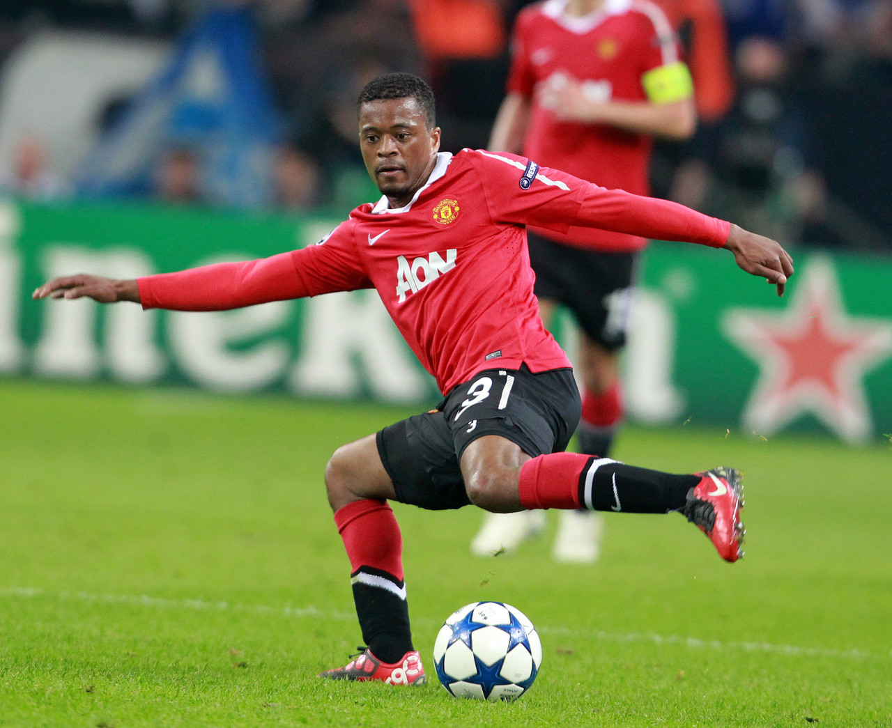 育的致敬 育的致敬